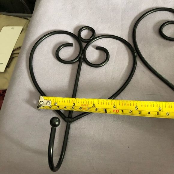 Black metal heart coat hangers - Picture 4 of 5